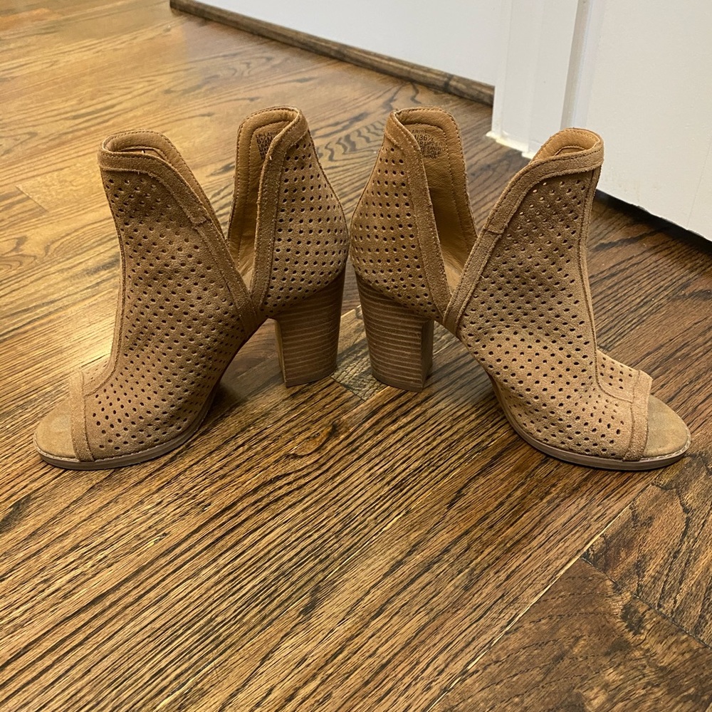 Lucky Brand heels!